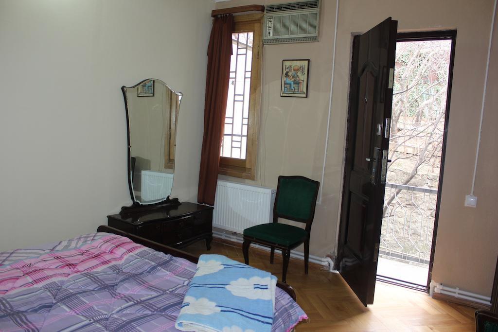 Old District Guest House Тбилиси Стая снимка